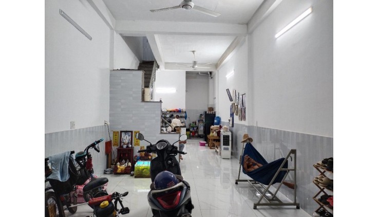 BÌNH TÂN - CÂY CÁM - CÁCH VÀI BƯỚC CHÂN RA MẶT TIỀN KÊNH THAM LƯƠNG - HẺM XE HƠI - NHÀ 2 TẦNG 2PN - 56M2 - SHR GIÁ 3.85  TỶ